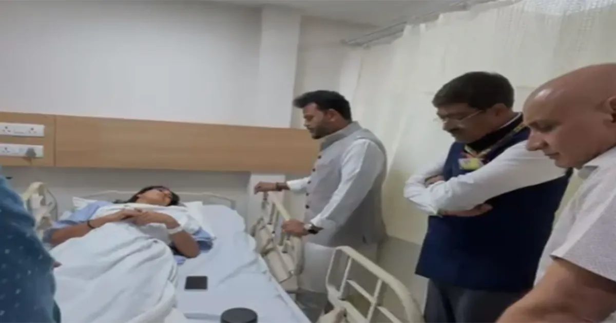 नागरिक उड्डयन मंत्री राम मोहन नायडू ने घायल एयर इंडिया यात्रियों से की मुलाकात, हर संभव मदद का दिया भरोसा