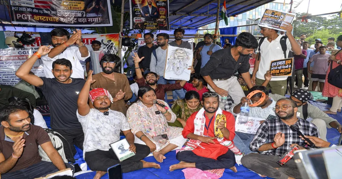 झारखंड पेपर लीक मामला: हेमंत सोरेन सरकार से बातचीत के लिए प्रदर्शनकारियों ने बनाई 11 सदस्यीय टीम