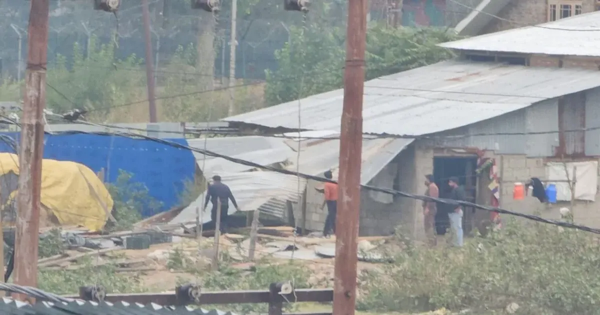 बारामूला में अफजल गुरु के ससुराल पक्ष से जुड़ी जमीन पर कार्रवाई, अवैध शेड गिराया गया