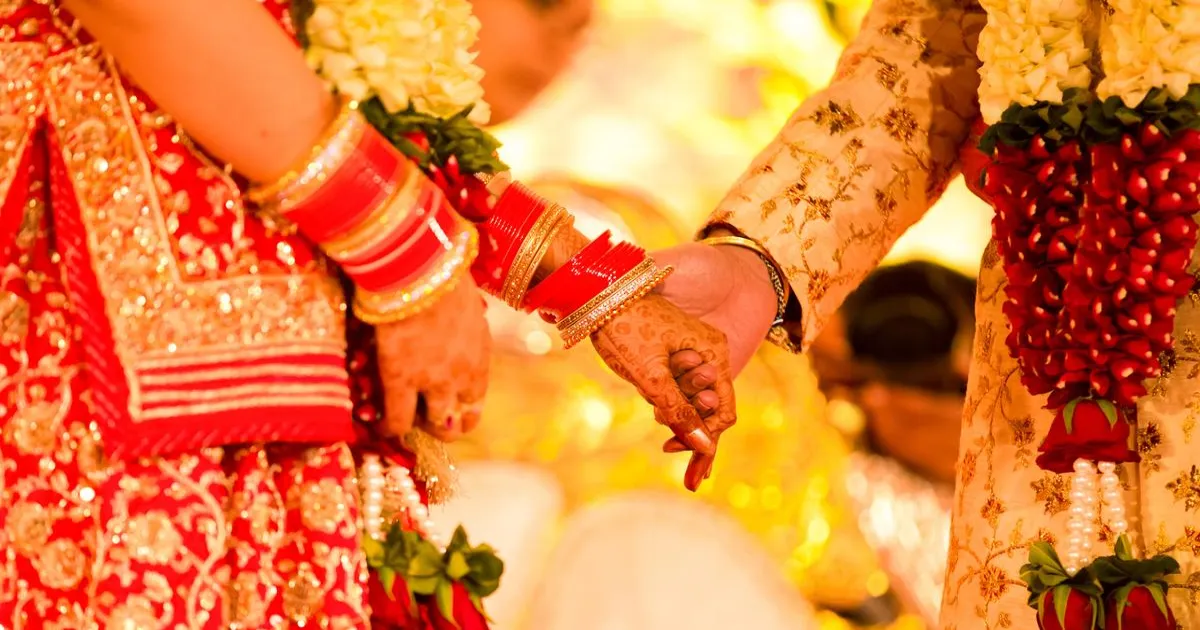 बिजनौर में शादी में फ्राइड चिकन को लेकर दूल्हा-दुल्हन पक्ष में झगड़ा, वीडियो वायरल