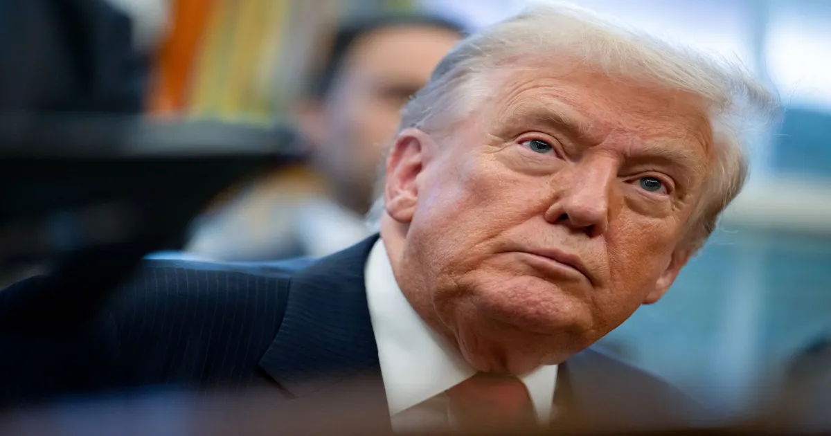 ट्रम्प ने क्लिंटन और अन्य पर जेफरी एपस्टीन संबंध की जांच के लिए न्याय विभाग से आग्रह किया