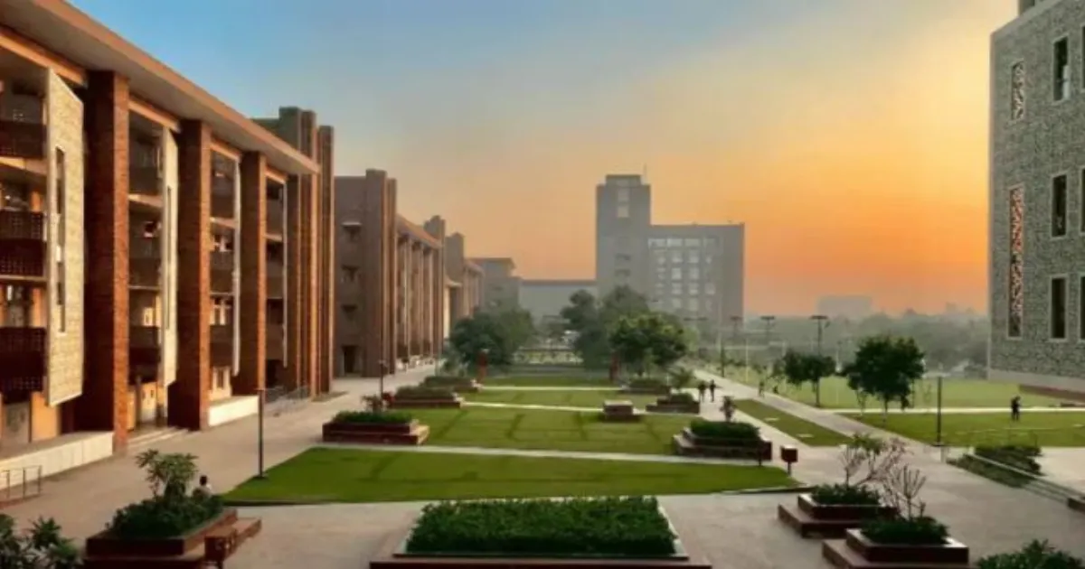 छात्रों के कैंपस से बाहर रोके जाने पर बवाल के बाद अशोका यूनिवर्सिटी ने जल्दी वापसी की अनुमति दी