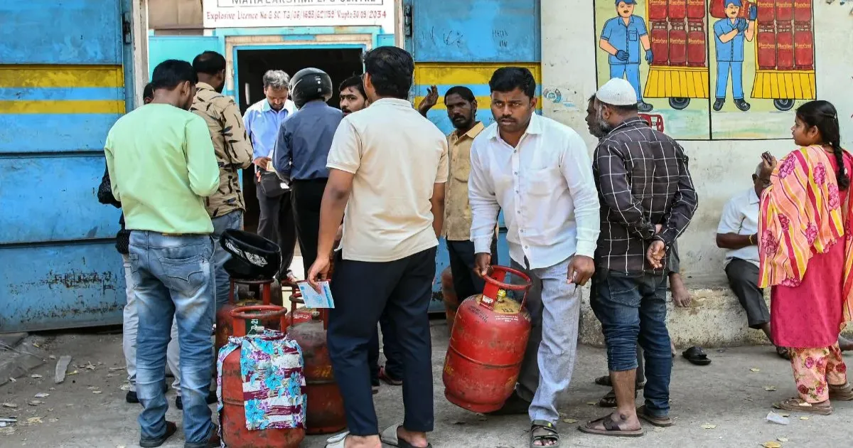 सभी रिटेल आउटलेट चालू, घरेलू LPG उत्पादन बढ़कर 28% हुआ: पेट्रोलियम मंत्रालय