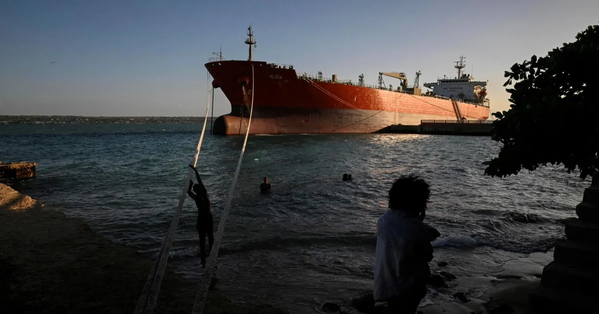 रूस क्यूबा को तेल पहुंचाने के लिए दूसरा जहाज भेजेगा: ऊर्जा मंत्री