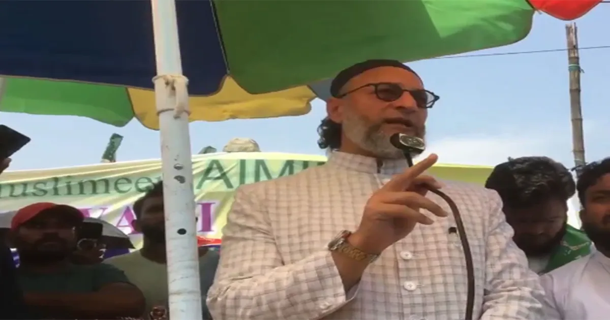 TMC और BJP बंगाल की जनता को बेवकूफ बना रहे हैं: असदुद्दीन ओवैसी का आरोप, मुस्लिम बहुल क्षेत्रों में बुनियादी ढांचे की कमी पर निशाना