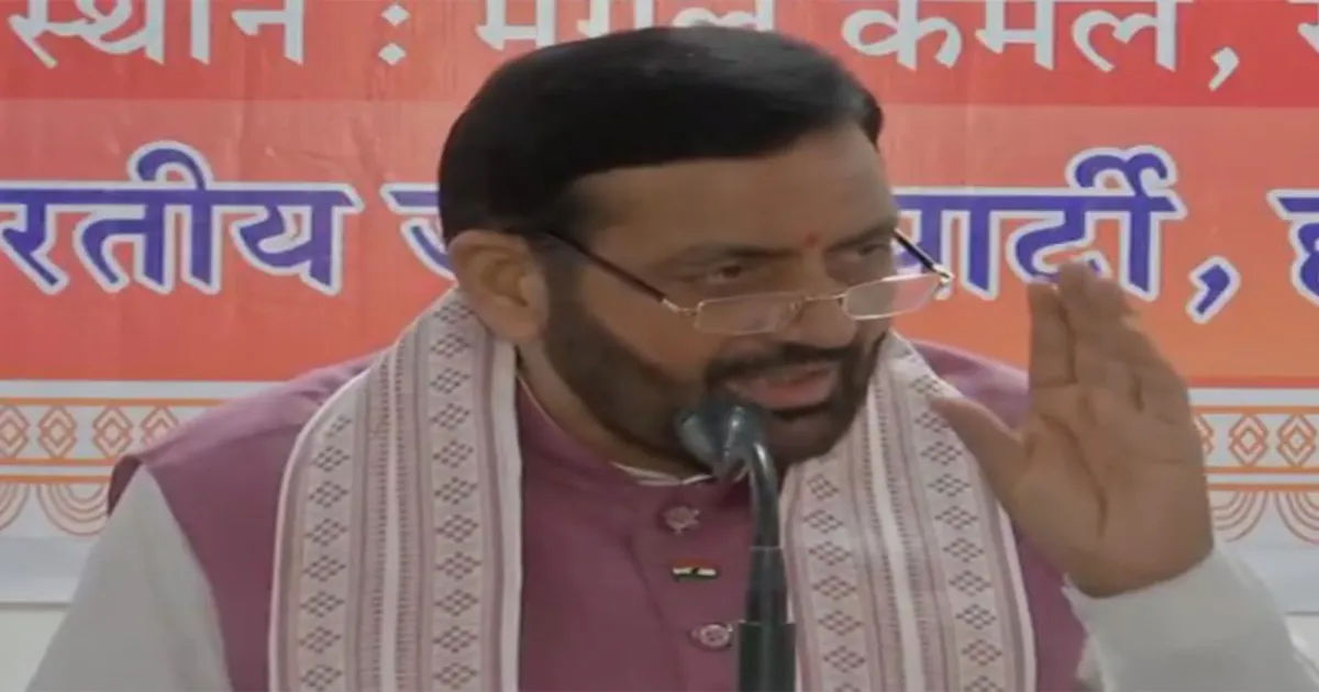 आज के दुर्योधन...लोकतंत्र का चीर हरण: हरियाणा के मुख्यमंत्री नायब सिंह सैनी ने महिला आरक्षण के विरोध को लेकर कांग्रेस पर हमला किया