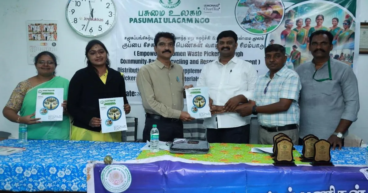 ईरोड में महिला कचरा बीनने वालों को पोषण किट और बच्चों को शैक्षिक सामग्री वितरित
