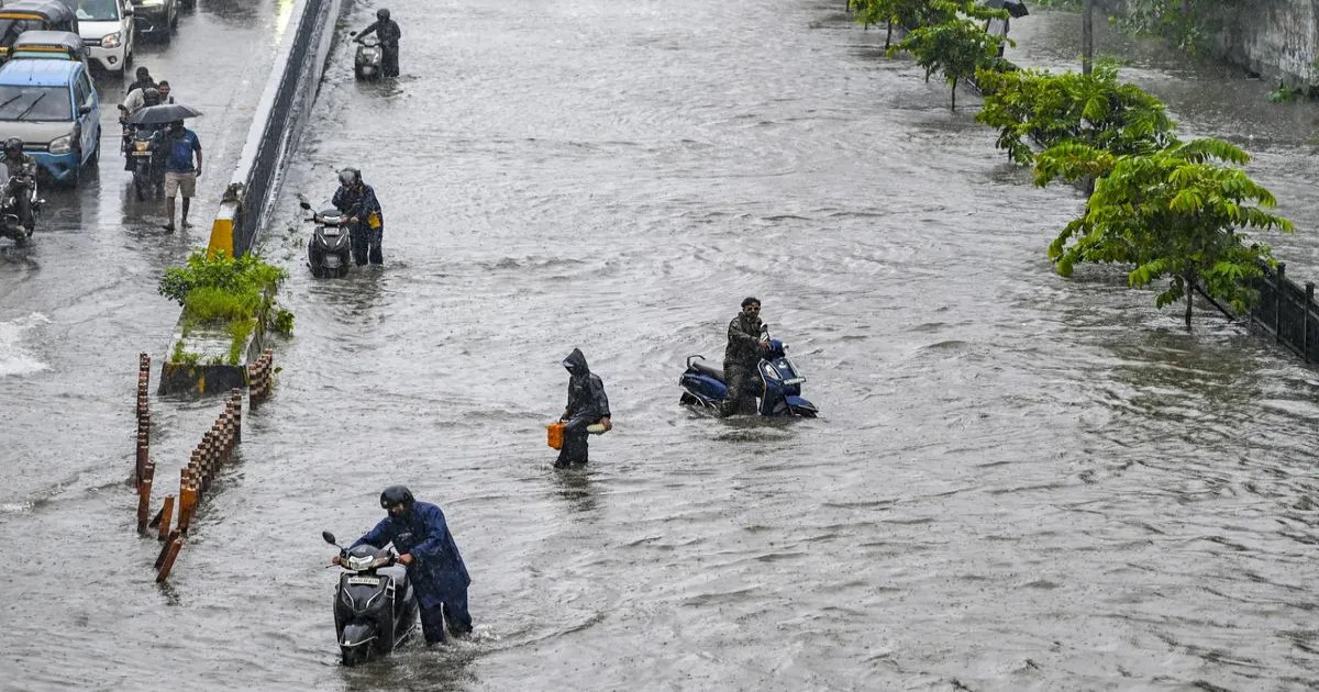 महाराष्ट्र में लगातार बारिश से आठ की मौत, 14 लाख एकड़ फसलें बर्बाद