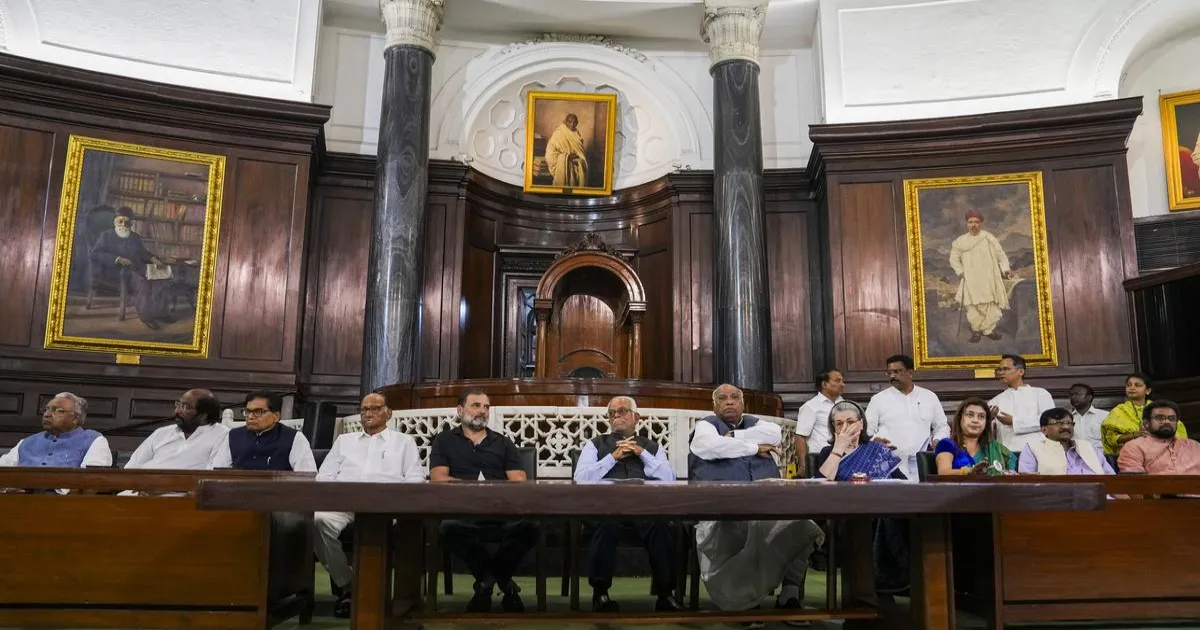 भारतीय न्यायशास्त्र में प्रमुख हस्ती: खड़गे ने विपक्षी नेताओं से V-P उम्मीदवार रेड्डी का परिचय कराया