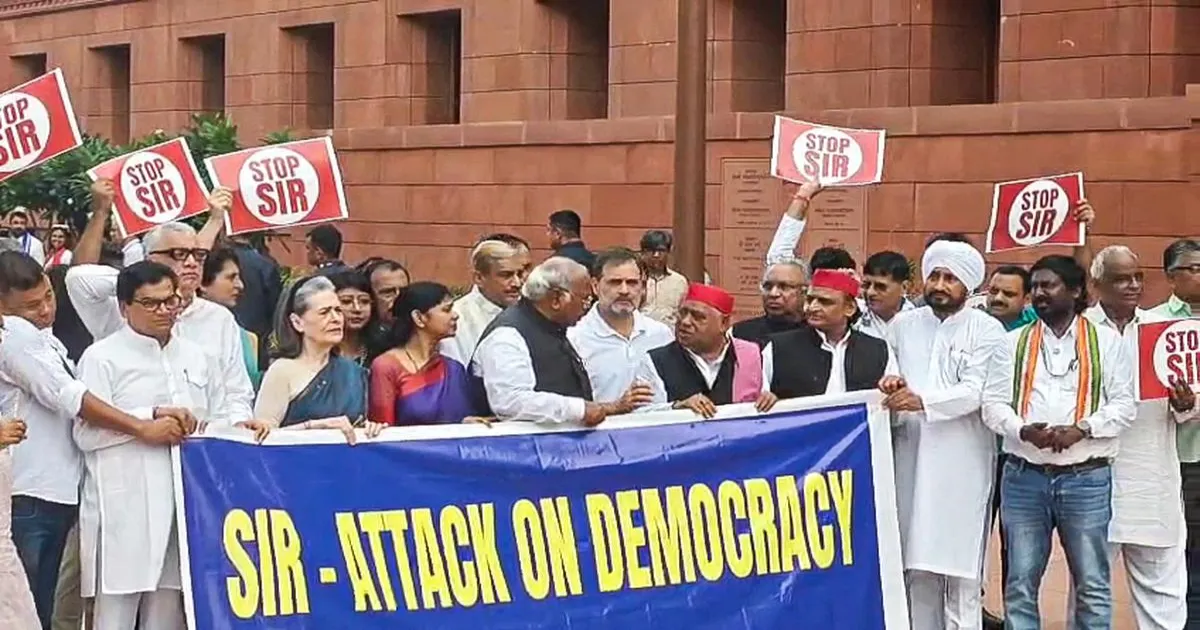संविधानिक अधिकारों के लिए INDIA गठबंधन का संसद से बाहर भी आंदोलन तेज