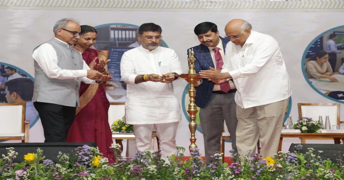 गुजरात में राजस्व विभाग के तीन दिवसीय चिंतन शिविर का मुख्यमंत्री भूपेंद्र पटेल ने उद्घाटन किया