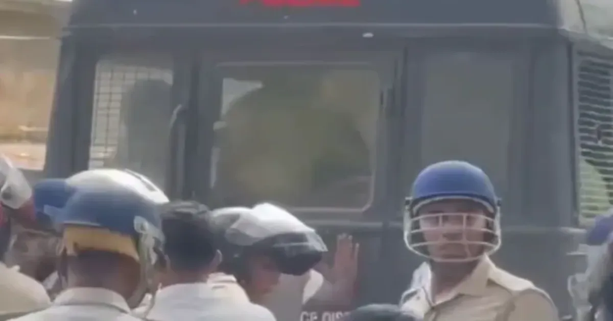 बंगाल में काली प्रतिमा को पुलिस वैन में ले जाने पर BJP ने टीएमसी और ममता को घेरा