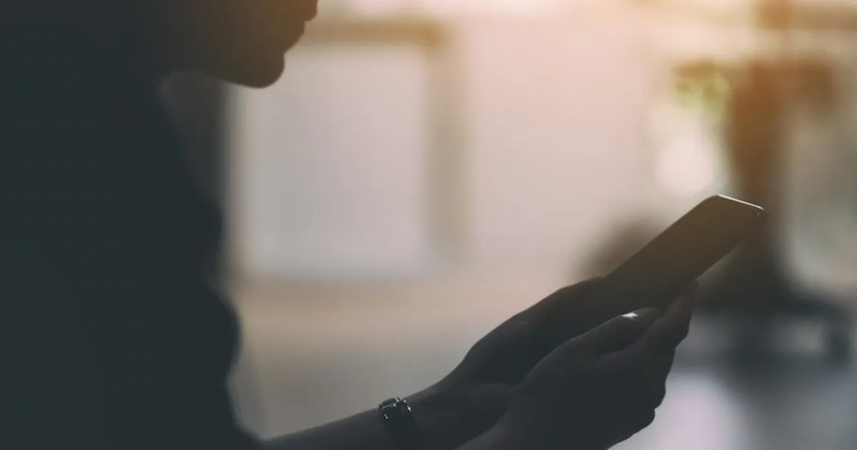 राजस्थान में महिलाओं के स्मार्टफोन इस्तेमाल पर लगाया गया प्रतिबंध वापस, बुजुर्गों ने कहा—बच्चों के हित में लिया गया फैसला गलत समझा गया