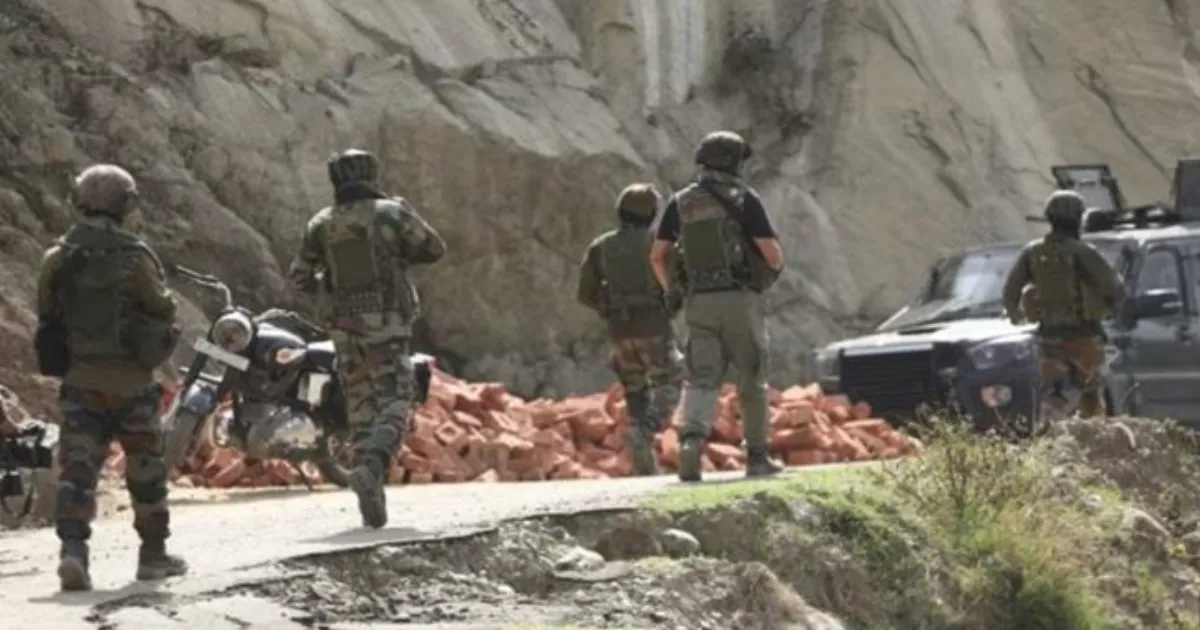 जैश कमांडर के मारे जाने से पहले पुलिस ने बंधक बने नागरिकों को सुरक्षित निकाला