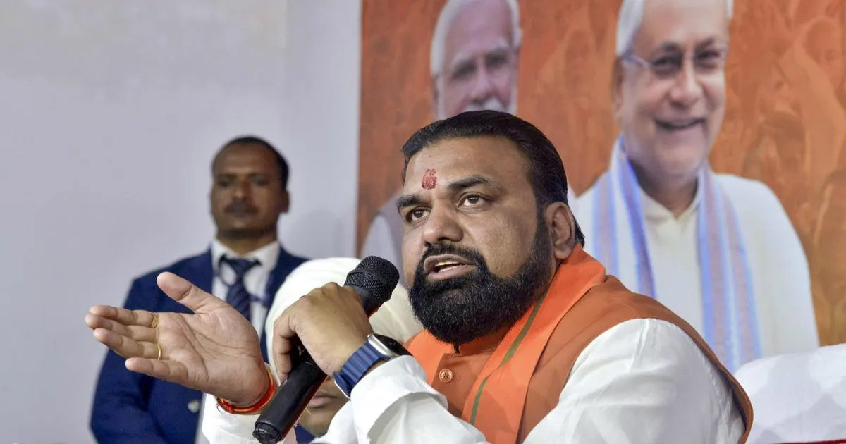 बिहार सरकार ने गोपालगंज में 1990-2015 के विदेशी आगमन की जांच की घोषणा की, विपक्ष ने कानून व्यवस्था पर विरोध किया