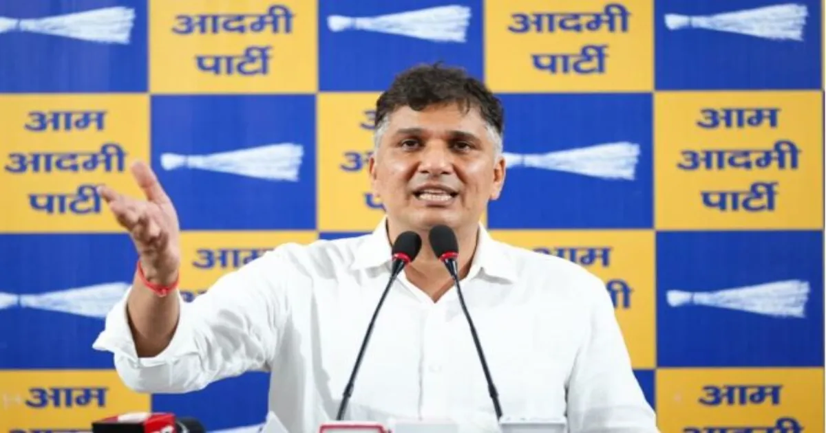 AAP दिल्ली प्रमुख ने चिराग दिल्ली में 43 गायों को बचाने वाले स्वयंसेवकों को सम्मानित किया