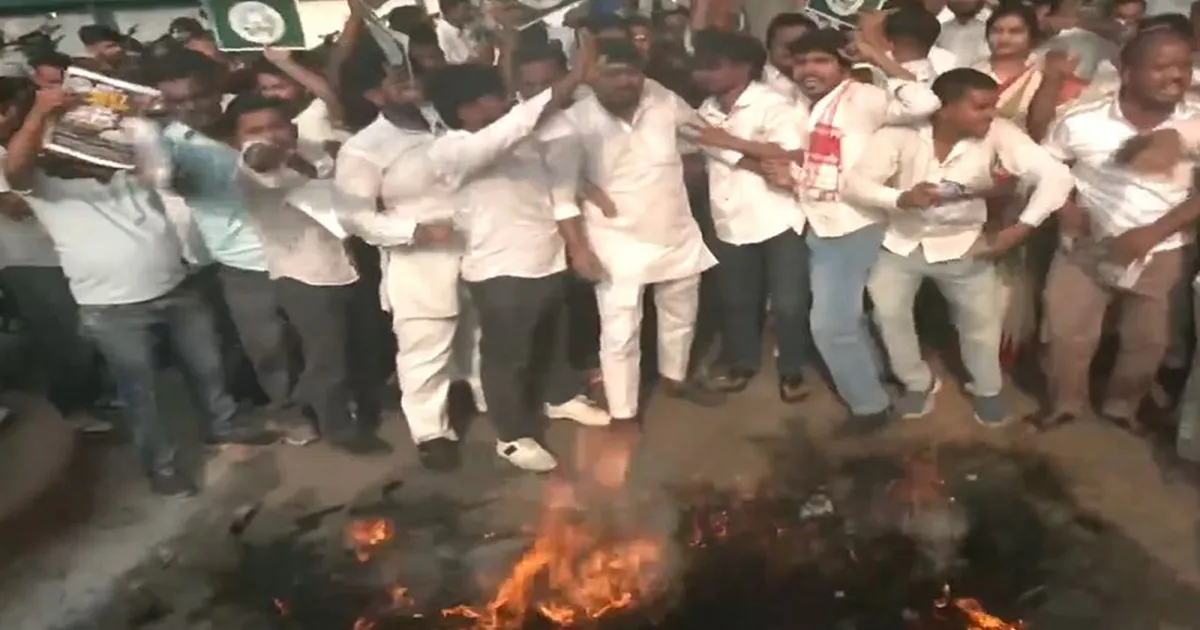 बिहार: लाखों बच्चों के भविष्य से खिलवाड़—NEET पेपर लीक के खिलाफ RJD छात्र संगठन का विरोध