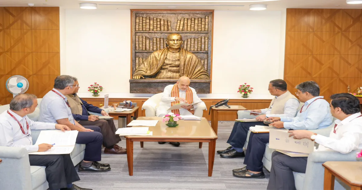 अमित शाह ने एमएचए अधिकारियों के साथ एचएलसीडीसी सुविधा सुनिश्चित करने को लेकर की बैठक
