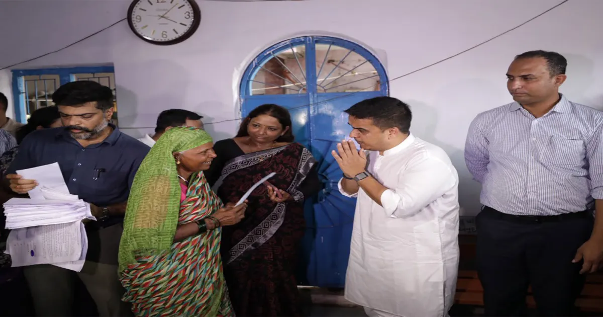 सूरत में बाढ़ प्रभावित परिवारों को उपमुख्यमंत्री हर्ष संघवी ने बांटी आर्थिक सहायता