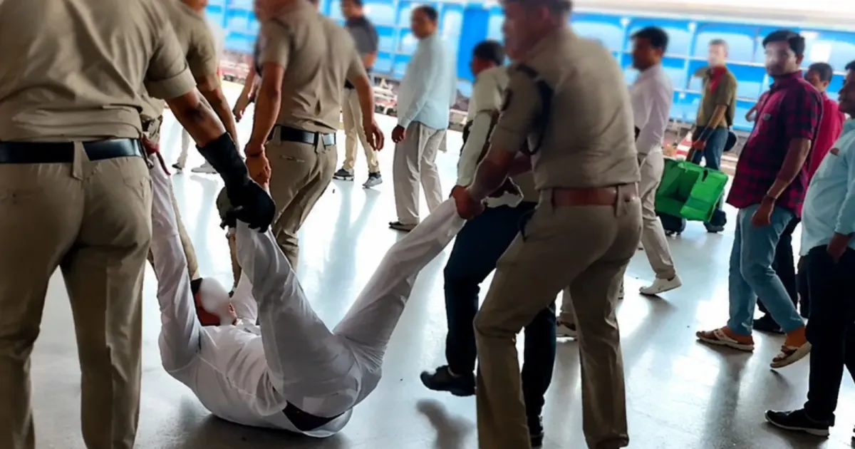 आगरा कैंट स्टेशन पर डिप्टी स्टेशन अधीक्षक से विवाद, वायरल वीडियो के बाद आरपीएफ जवान निलंबित