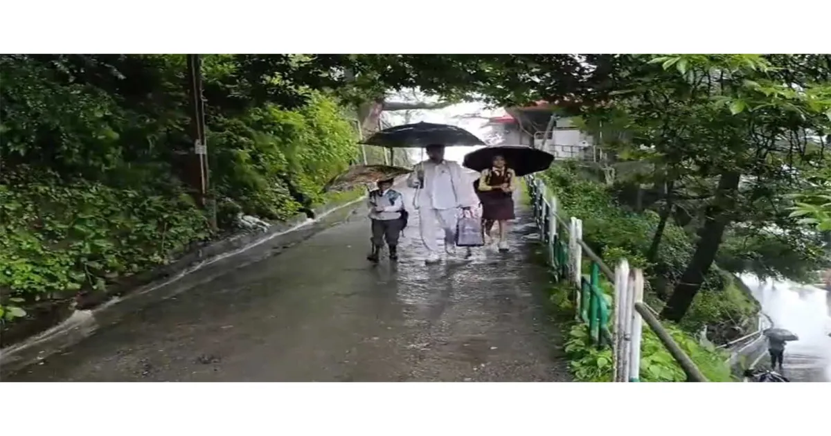 हिमाचल में मूसलाधार मानसूनी बारिश से जनजीवन प्रभावित, 69 सड़कें और 80 पेयजल योजनाएं ठप