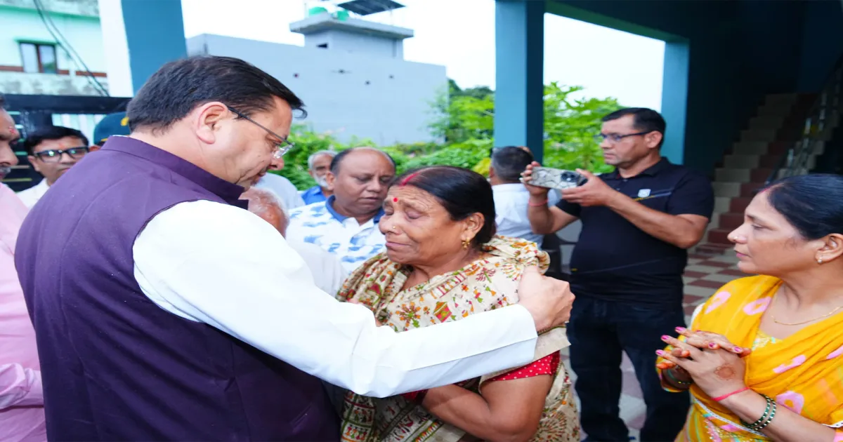 उत्तराखंड के मुख्यमंत्री धामी ने शहीद सैनिक अमित कुमार अनाथवाल के परिजनों से की मुलाकात, हरसंभव मदद का भरोसा