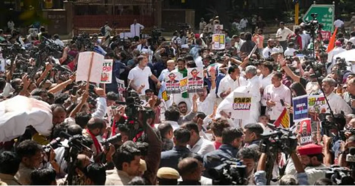 INDIA गठबंधन का वोट चोरी के खिलाफ प्रदर्शन, राहुल गांधी बोले- सोमवार को सीजेआई से मिलेंगे विपक्षी नेता
