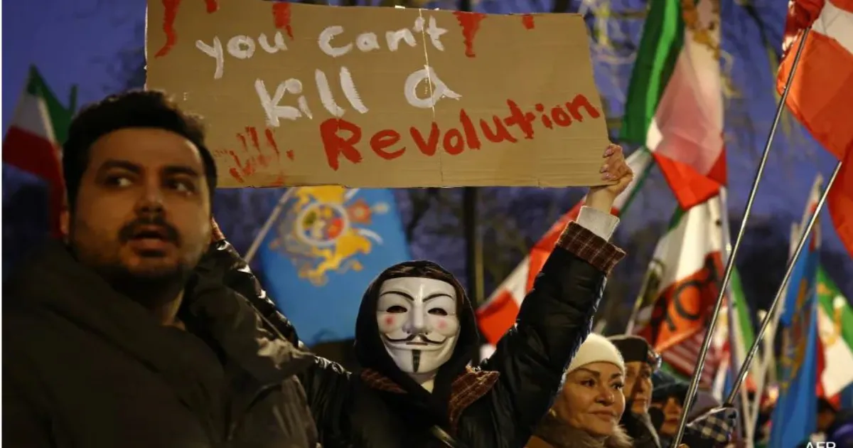 ईरान के अपदस्थ शाह के बेटे रज़ा पहलवी का प्रदर्शनकारियों से आह्वान, बोले—शहरों के केंद्रों पर कब्ज़े की तैयारी करें