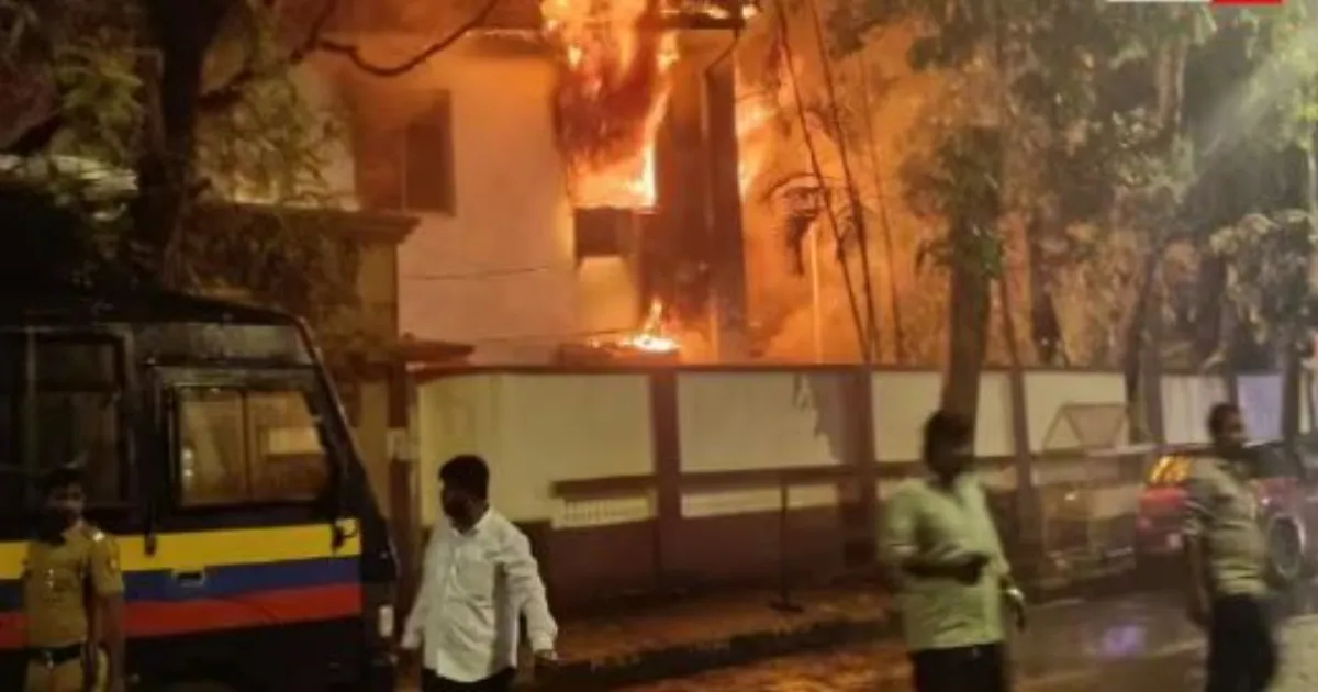 भायखला पुलिस स्टेशन में शॉर्ट सर्किट से लगी आग, दमकल की 8 गाड़ियों ने पाया काबू