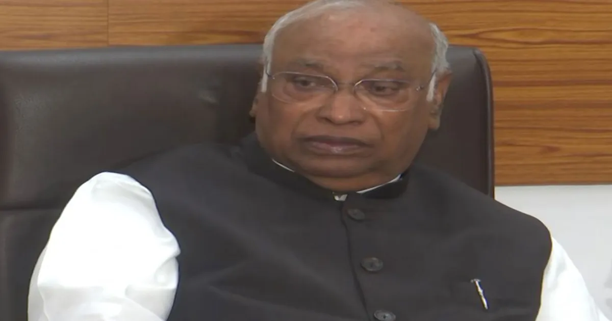 मोदी सरकार ने 12 वर्षों में शिक्षा व्यवस्था को पंगु बनाया और व्यवस्थित रूप से कमजोर किया: खड़गे
