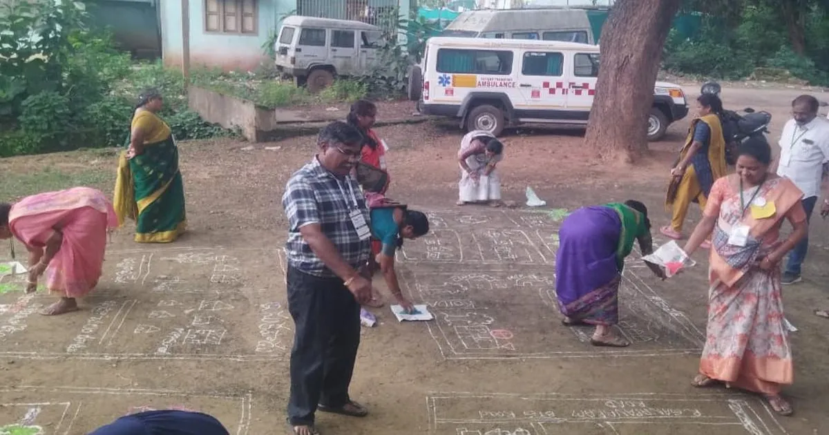 आदि कर्मयोगी पहल: आदिवासी गांवों के लिए 20 लाख चेंज लीडर्स तैयार करने में प्रशिक्षण में मोमबत्ती जलाना, भूमिका निभाना और गाँठ बांधना शामिल