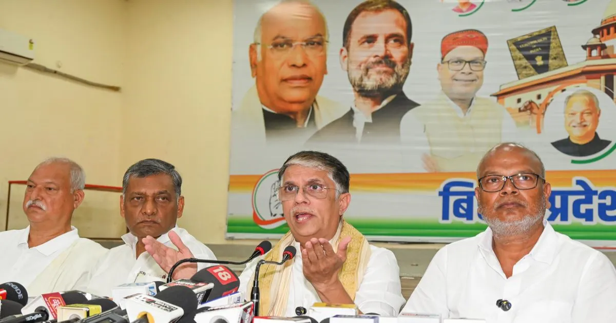 बिहार SIR प्रक्रिया पर सवाल: कांग्रेस की 89 लाख शिकायतें खारिज, पवन खेड़ा का आरोप