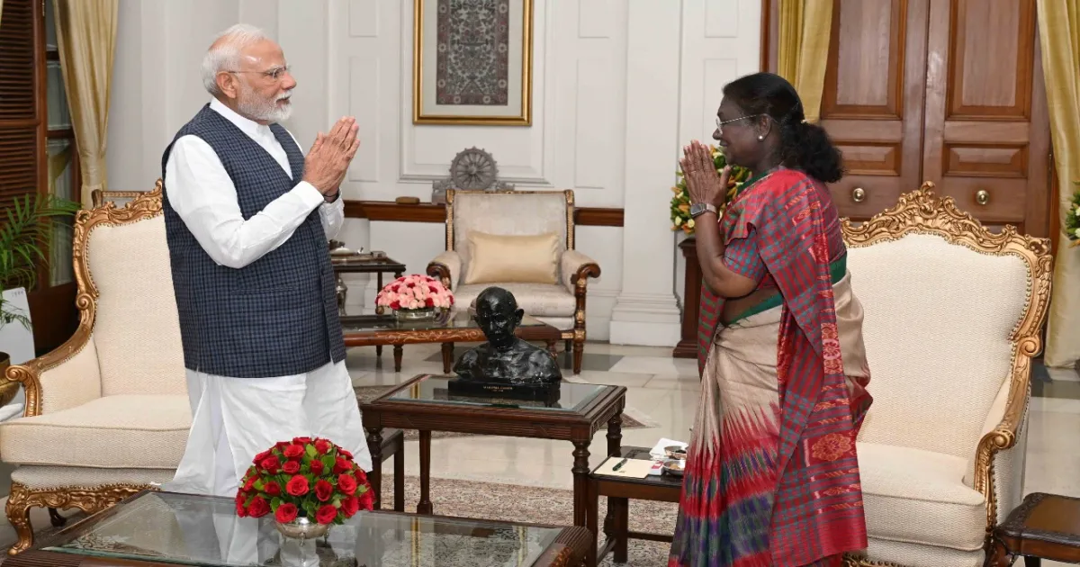 प्रधानमंत्री मोदी की राष्ट्रपति मुर्मू से अप्रत्याशित मुलाकात