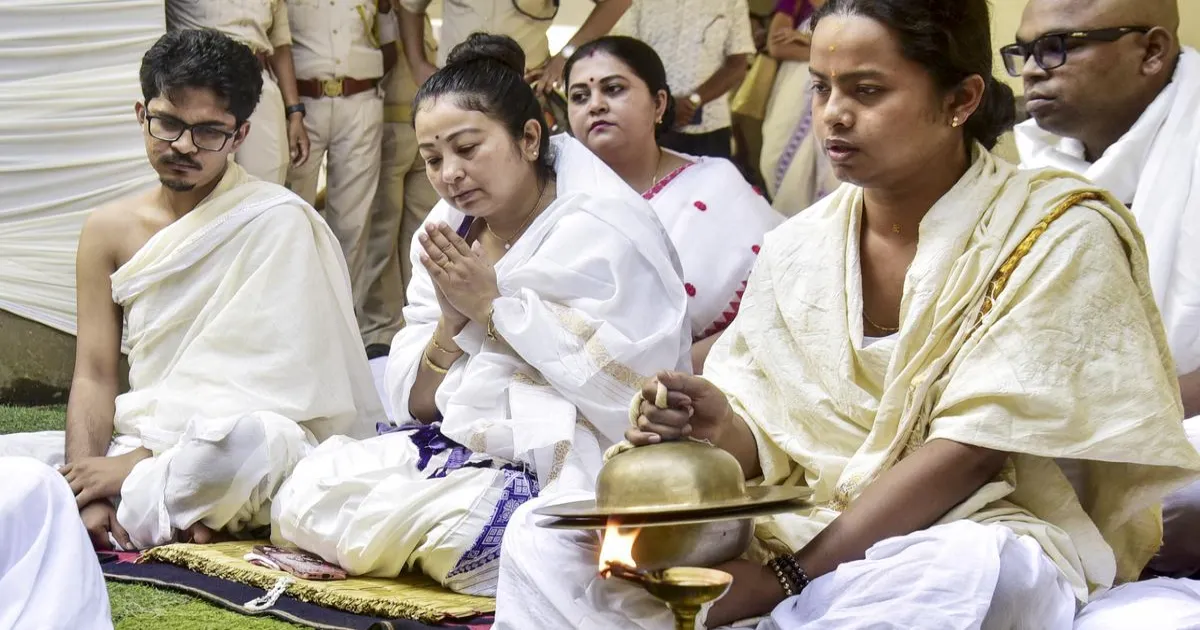 जुबिन गर्ग की पत्नी ने पोस्टमार्टम रिपोर्ट लौटाई, जल्द न्याय की मांग की