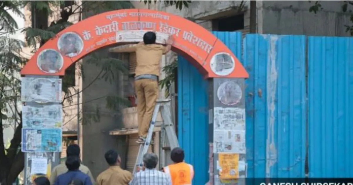 आचार संहिता लागू होते ही बीएमसी की सख्ती, मुंबई से 2,103 राजनीतिक बैनर और फ्लेक्स हटाए