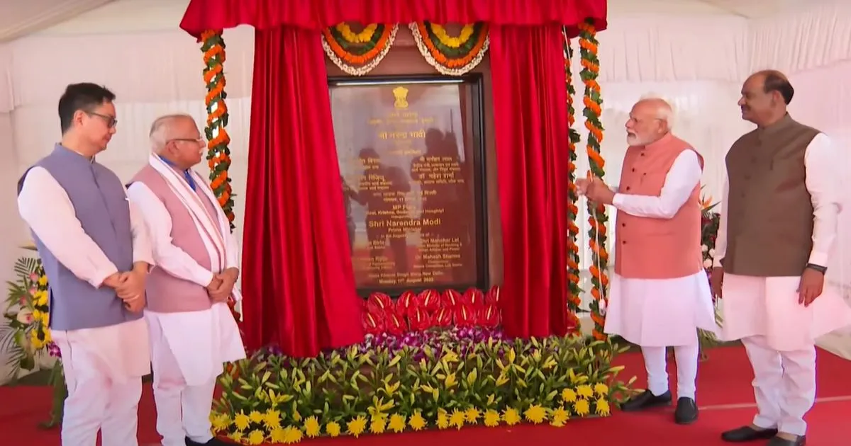 प्रधानमंत्री मोदी ने सांसदों के लिए निर्मित नए फ्लैटों का उद्घाटन किया