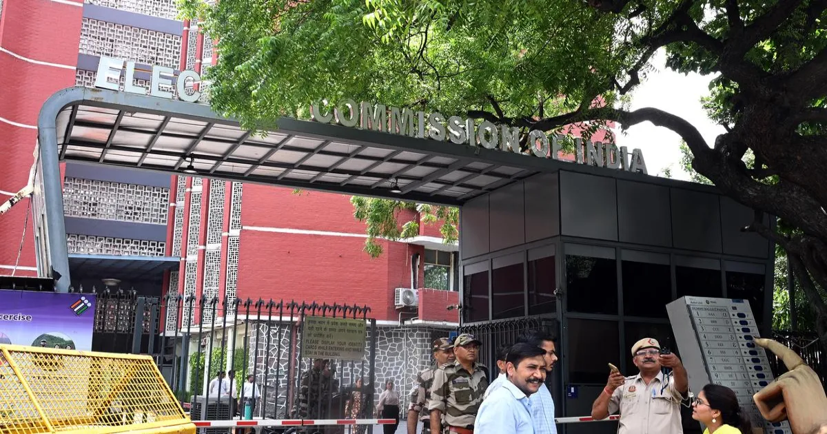 चुनावी सूची में एक भी विदेशी न रहे, यह संवैधानिक दायित्व: सुप्रीम कोर्ट में SIR का बचाव करते हुए ECI