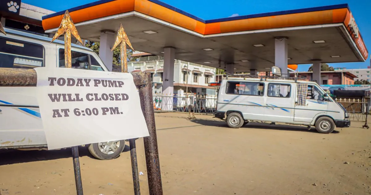 मणिपुर में ईंधन स्टेशनों का बंद, बम हमलों के बाद सुरक्षा की मांग