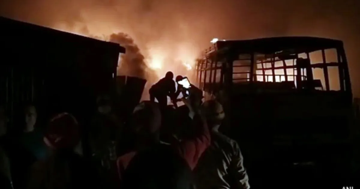 हिमाचल अग्निकांड में बच्चे समेत 3 की मौत, 6 नेपाली नागरिकों के मलबे में फंसे होने की आशंका