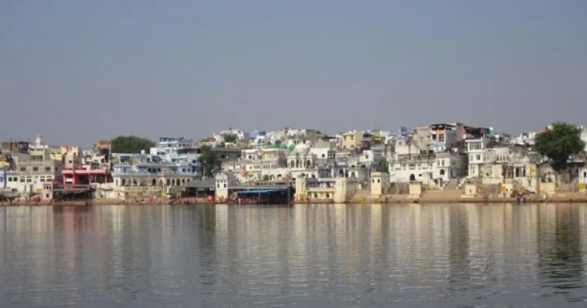 पुष्कर में फिलिस्तीन समर्थक पोस्टर लगाने पर दो ब्रिटिश पर्यटकों को भारत छोड़ो नोटिस