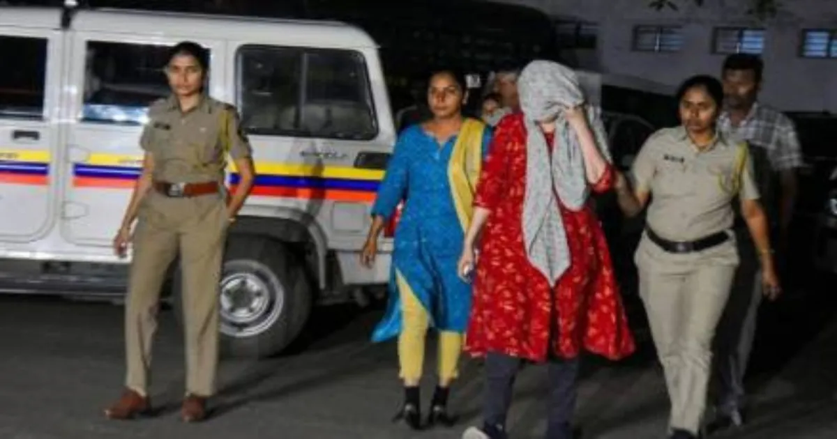 नासिक में TCS BPO कर्मचारियों की गिरफ्तारी, पत्नी ने कहा—गलत रिश्ते ने कई बेगुनाहों की जिंदगी खराब की