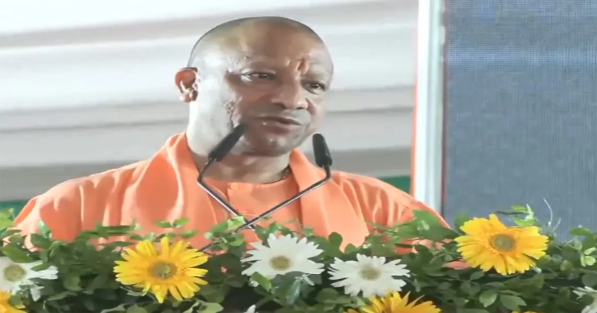 मुख्यमंत्री योगी आदित्यनाथ ने आजमगढ़ में 955 करोड़ रुपये से अधिक की 39 विकास परियोजनाओं का शिलान्यास किया