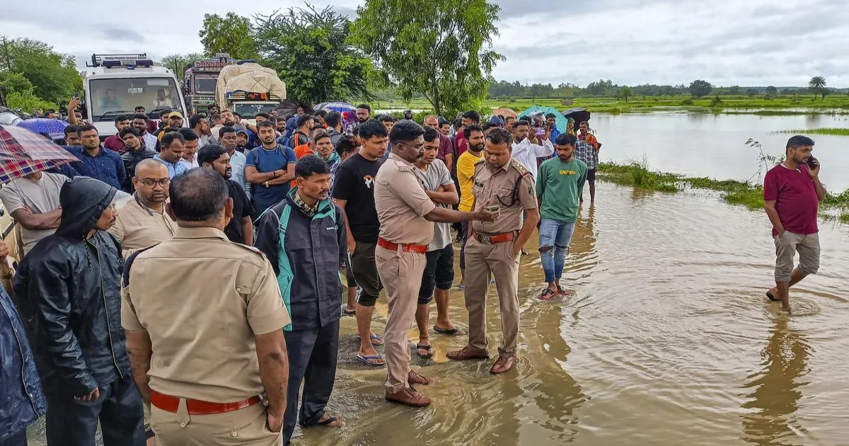बस्तर में भारी बारिश: कार बहने से चार लोगों की मौत
