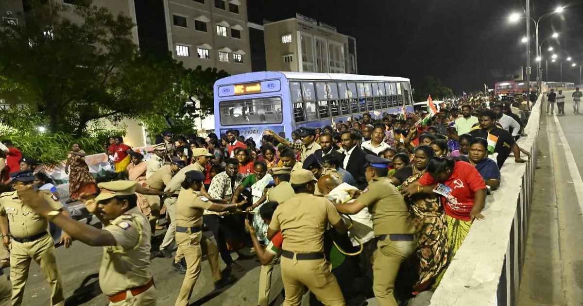 सफाईकर्मियों के प्रदर्शन पर पुलिस कार्रवाई की जांच के लिए एक सदस्यीय आयोग पर विचार: मद्रास हाईकोर्ट