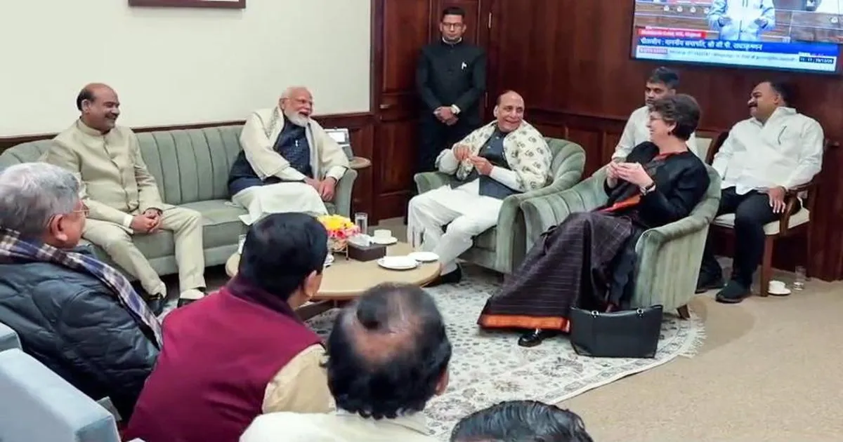 स्पीकर की चाय पर पीएम मोदी और प्रियंका गांधी के बीच हल्का-फुल्का संवाद