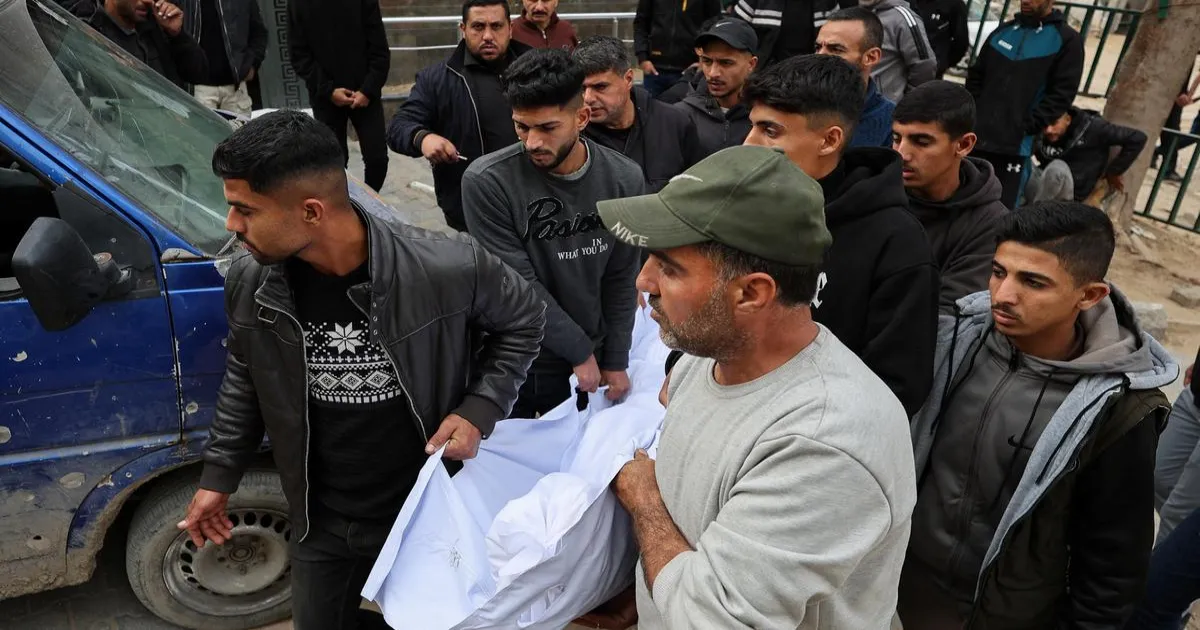 गाजा में इजरायली हमले में तीन की मौत, युद्धविराम के बावजूद बढ़ा तनाव