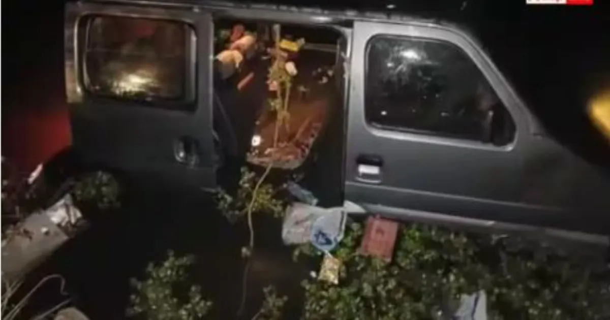 कानपुर हादसा: तेज रफ्तार कार तालाब में गिरी, 4 की मौत, बच्चे सहित परिवार के सदस्य घायल