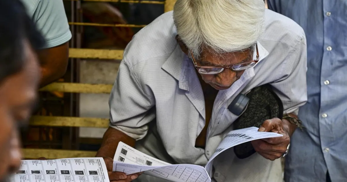 पश्चिम बंगाल में मतदाता सूची संशोधन पर सियासी घमासान, SIR प्रक्रिया पर उठे सवाल