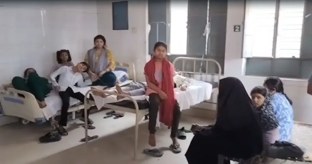 ग्रेटर नोएडा में मोमोज खाने से दर्जनों लोग बीमार, दादरी अस्पताल में भर्ती