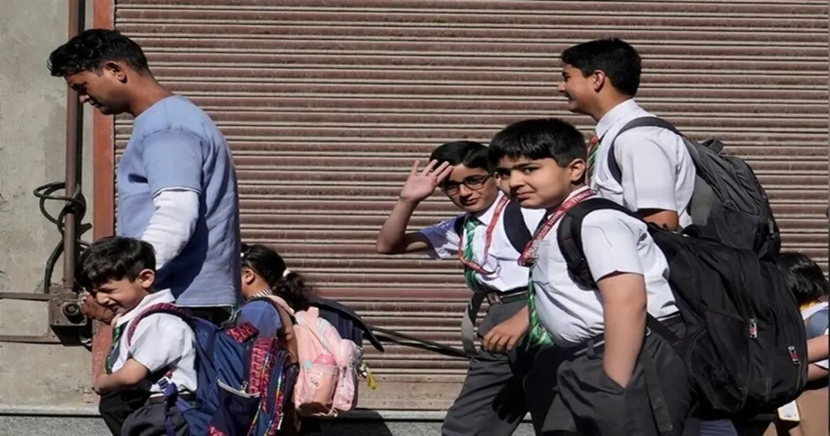 भीषण गर्मी के चलते कश्मीर में 6 जुलाई से दो सप्ताह के लिए स्कूल बंद, 20 जुलाई से फिर लगेंगी कक्षाएं
